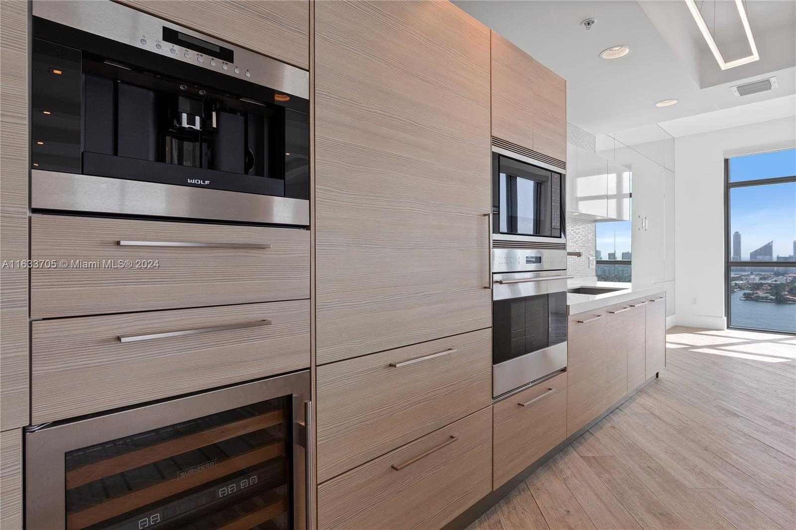 Small Image of 17301 BISCAYNE BLVD #LPH 09, North Miami Beach Number 43