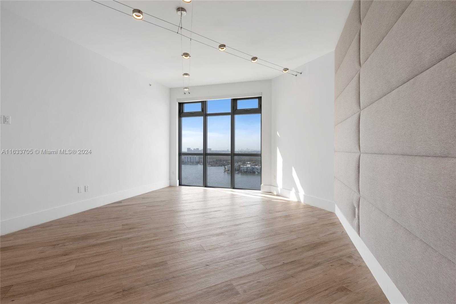 Small Image of 17301 BISCAYNE BLVD #LPH 09, North Miami Beach Number 53