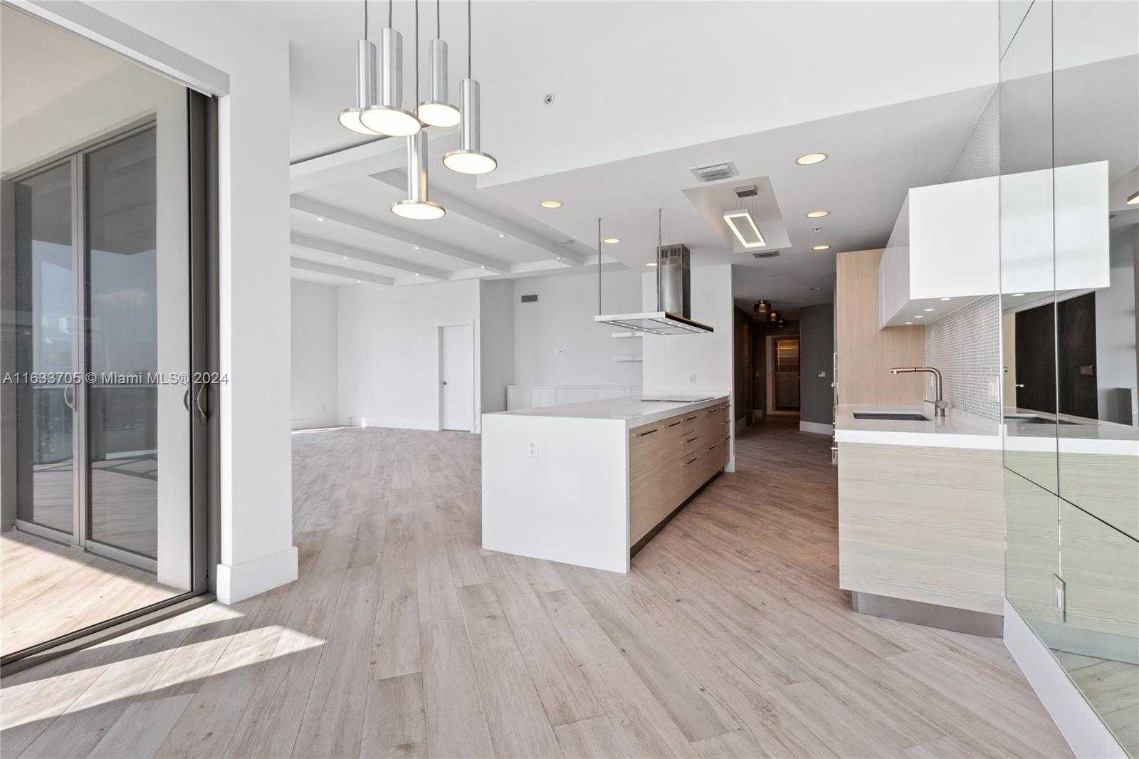 Small Image of 17301 BISCAYNE BLVD #LPH 09, North Miami Beach Number 54
