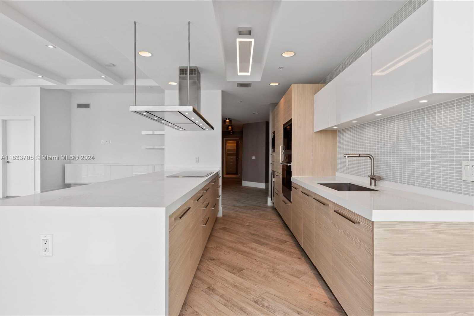 Small Image of 17301 BISCAYNE BLVD #LPH 09, North Miami Beach Number 56