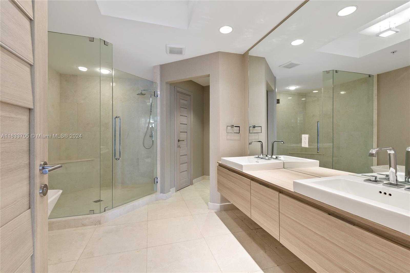 Small Image of 17301 BISCAYNE BLVD #LPH 09, North Miami Beach Number 7