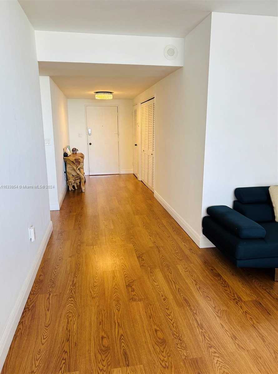 Small Image of 5825 #7G, Miami Beach Number 10