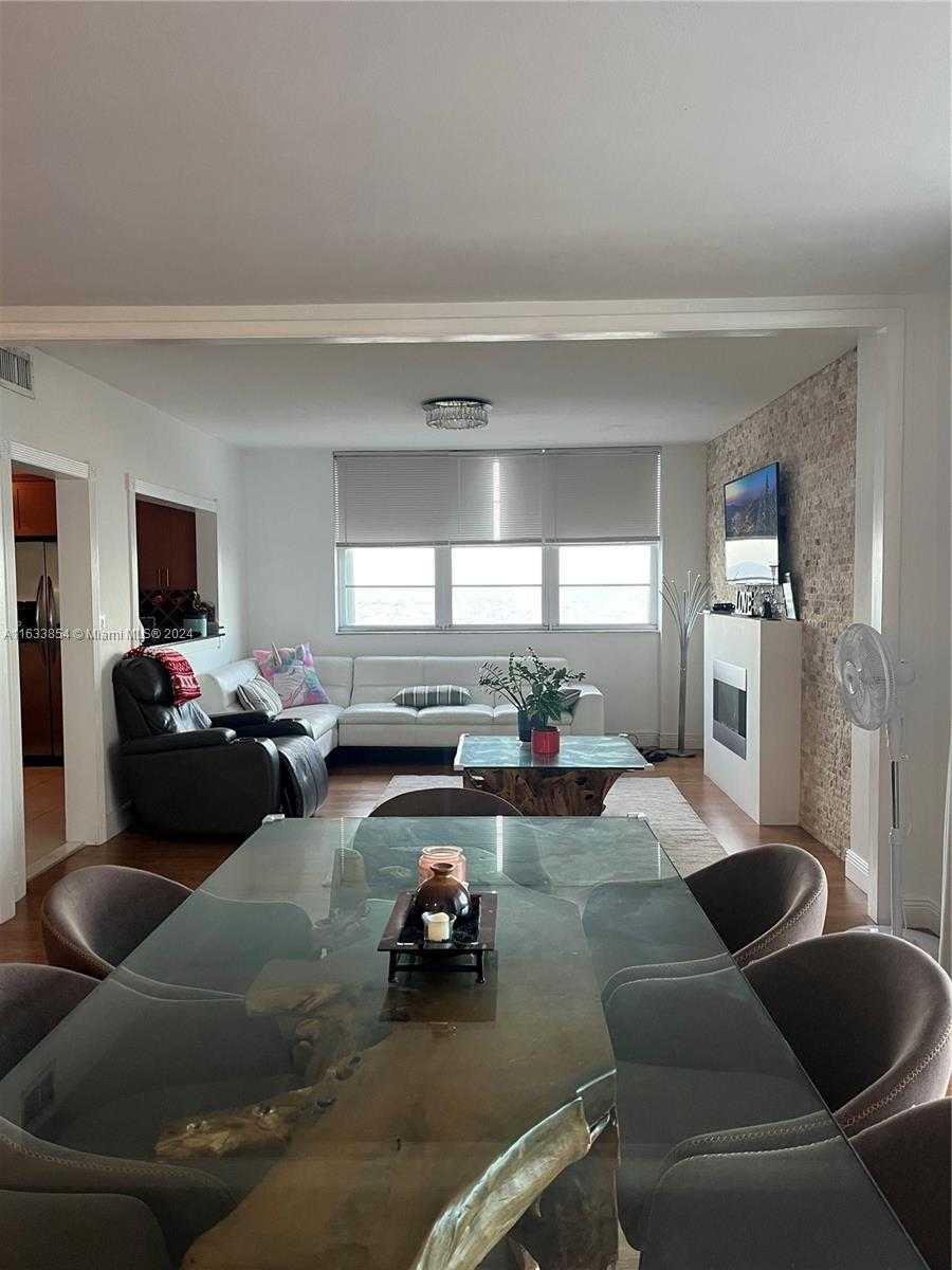 Small Image of 5825 #7G, Miami Beach Number 12