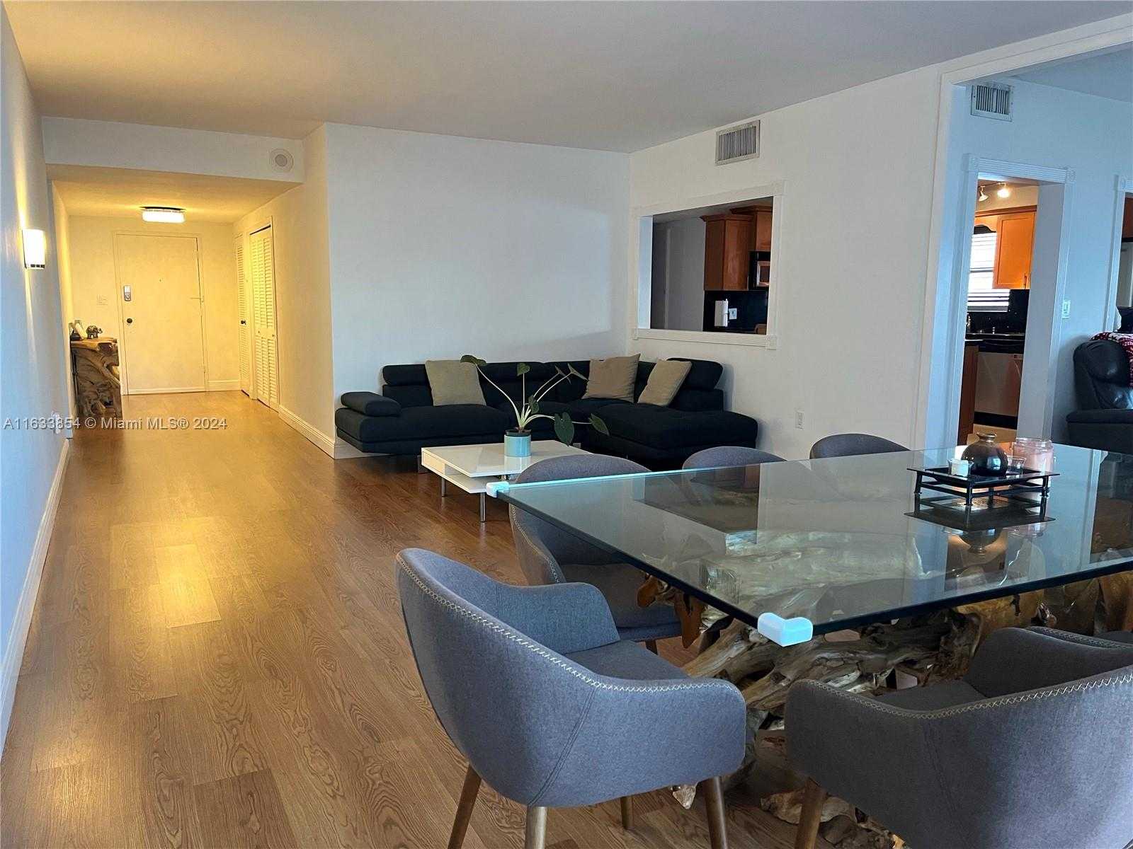 Small Image of 5825 #7G, Miami Beach Number 17