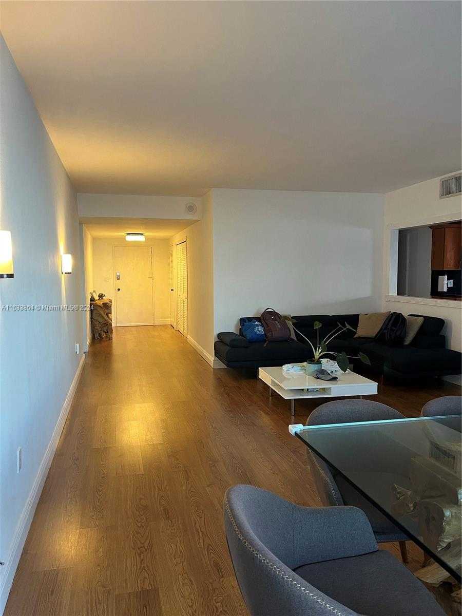 Small Image of 5825 #7G, Miami Beach Number 18