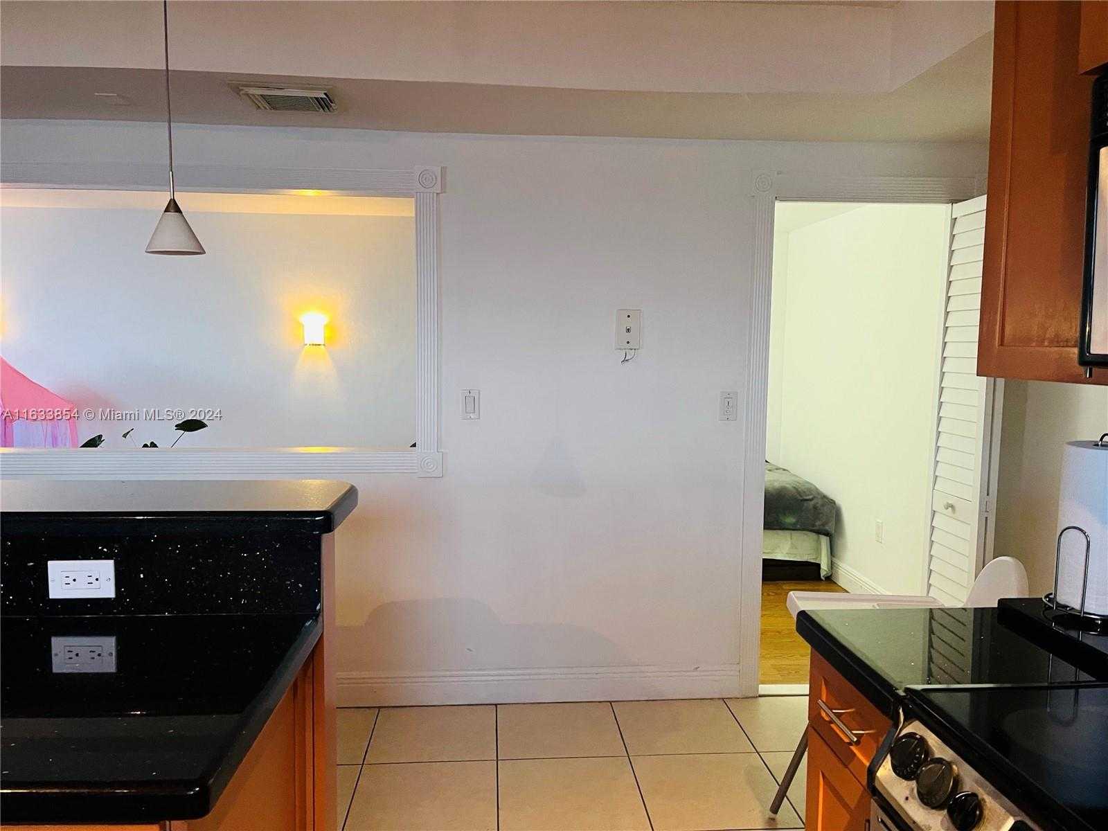 Small Image of 5825 #7G, Miami Beach Number 20