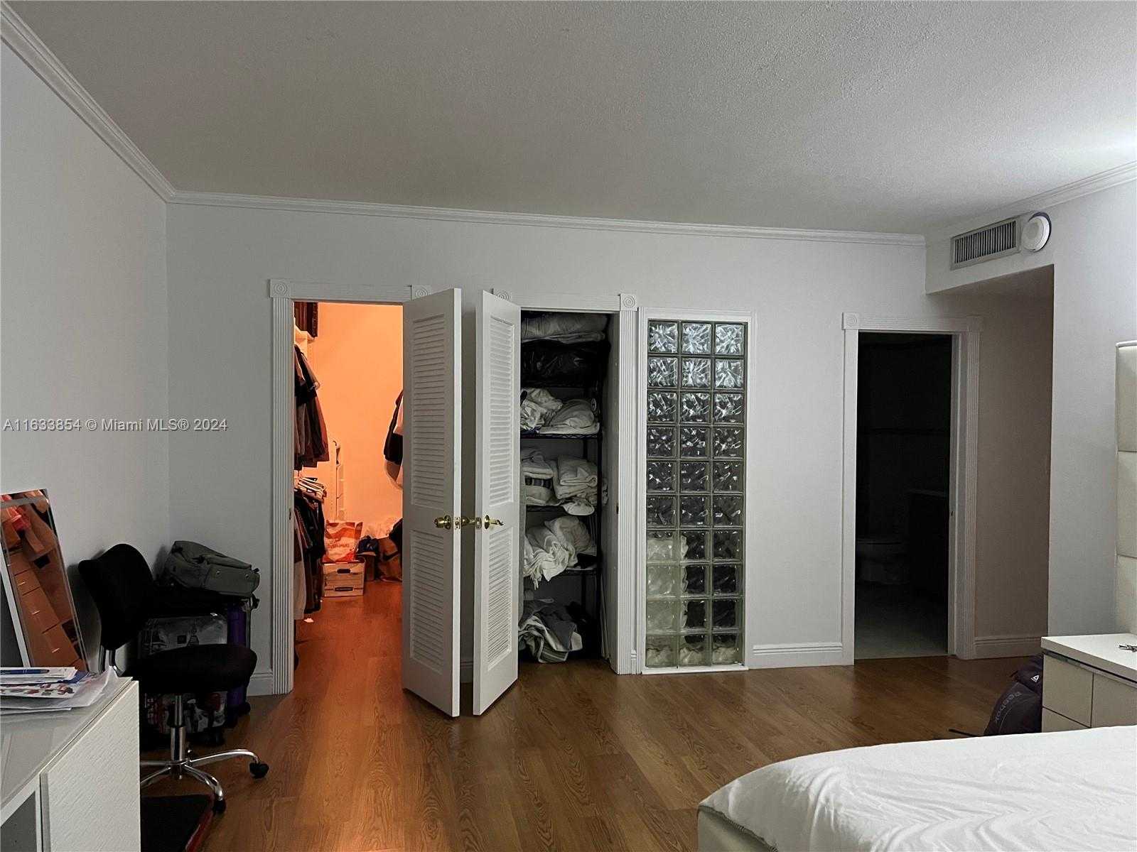 Small Image of 5825 #7G, Miami Beach Number 22