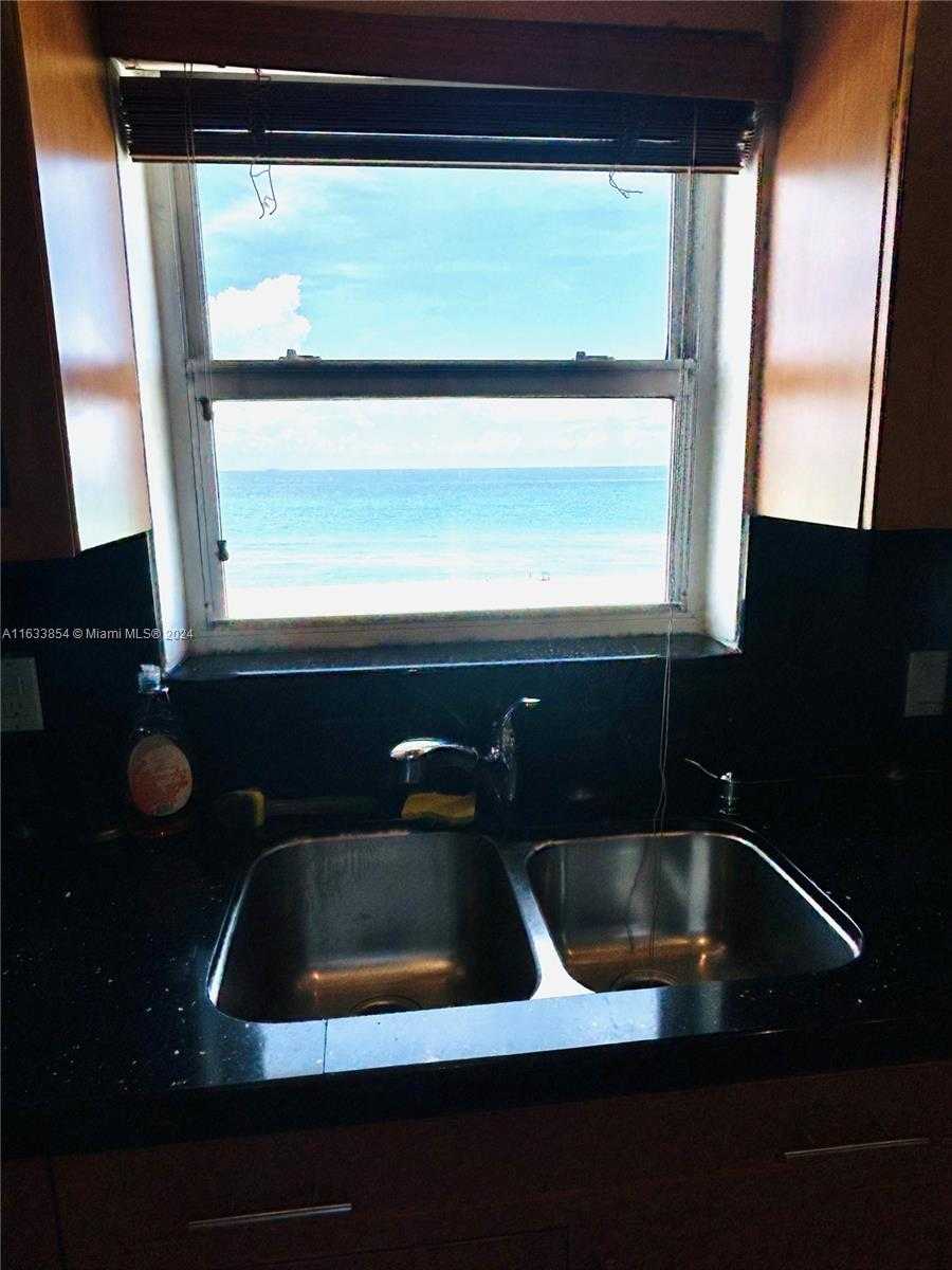 Small Image of 5825 #7G, Miami Beach Number 23