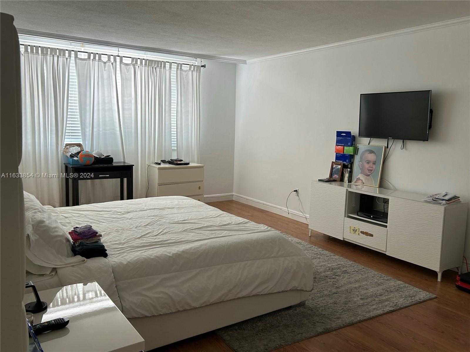 Small Image of 5825 #7G, Miami Beach Number 25