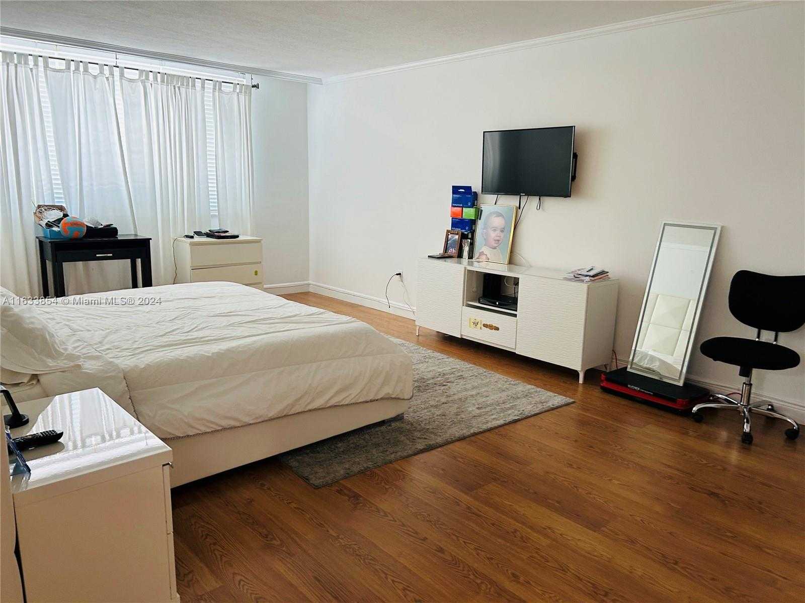 Small Image of 5825 #7G, Miami Beach Number 27
