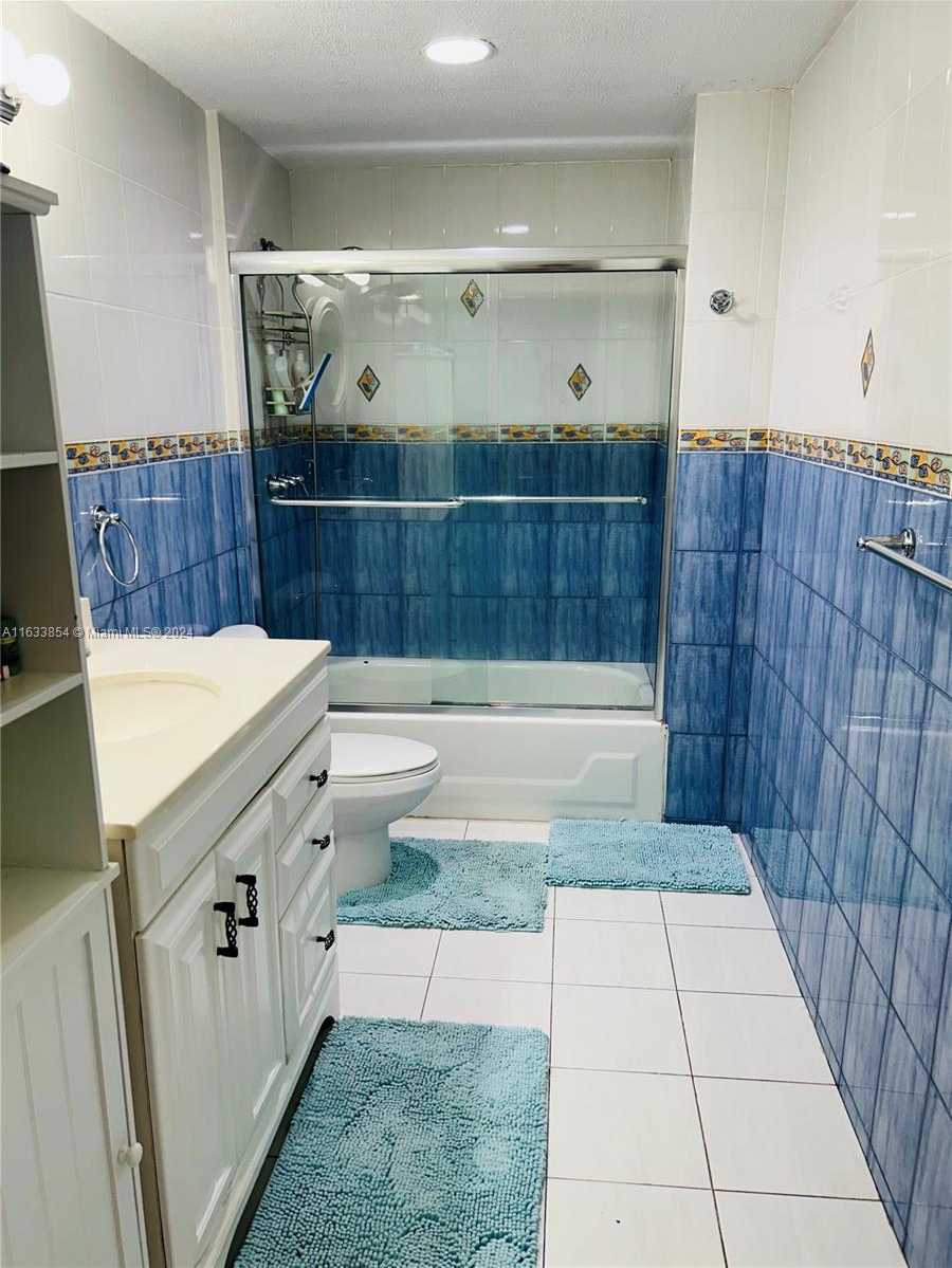 Small Image of 5825 #7G, Miami Beach Number 30