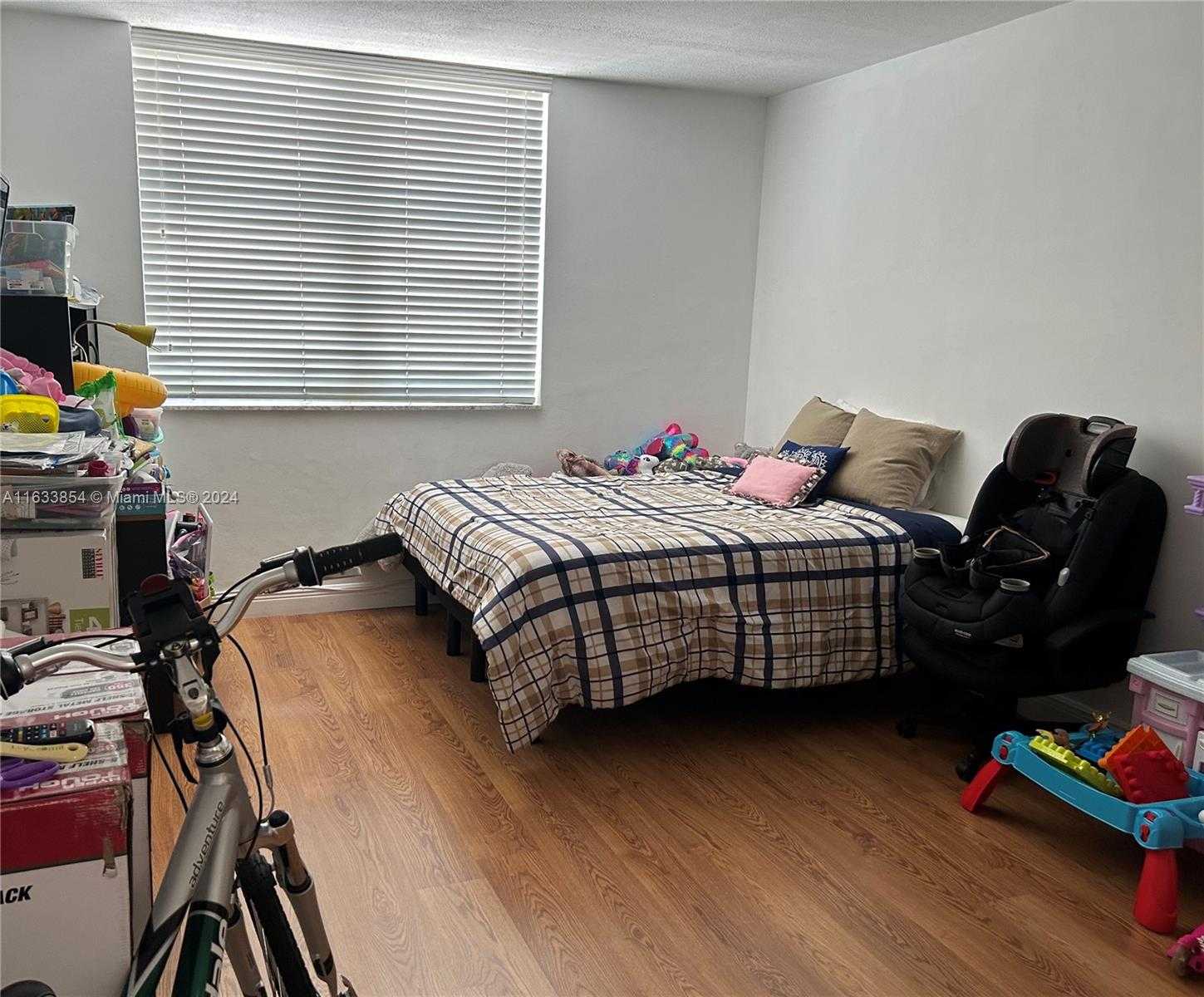 Small Image of 5825 #7G, Miami Beach Number 31
