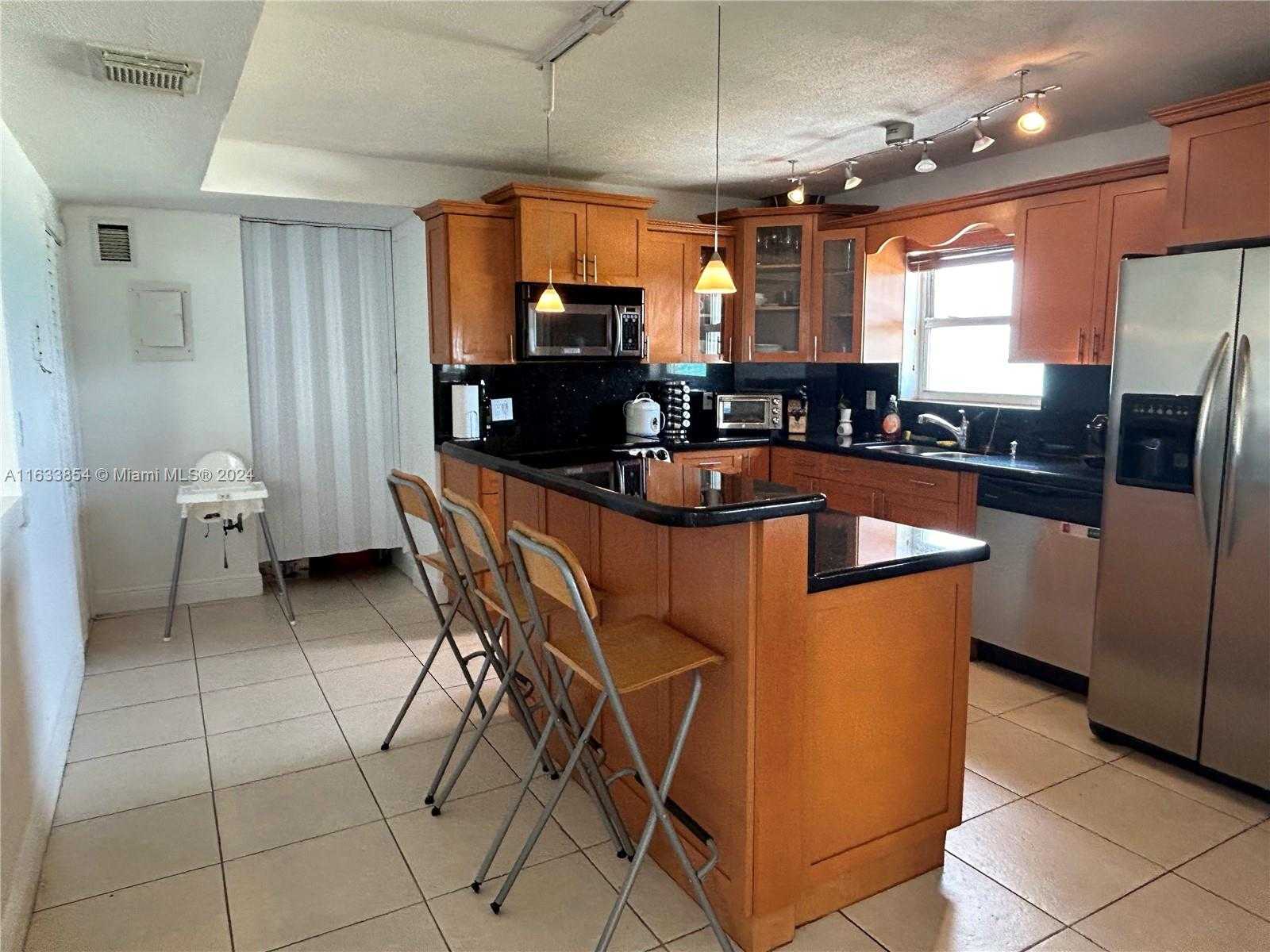 Small Image of 5825 #7G, Miami Beach Number 5