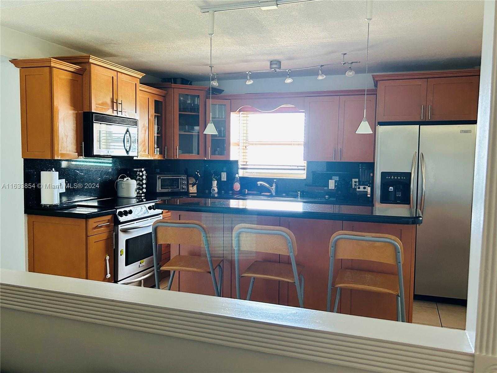 Small Image of 5825 #7G, Miami Beach Number 8