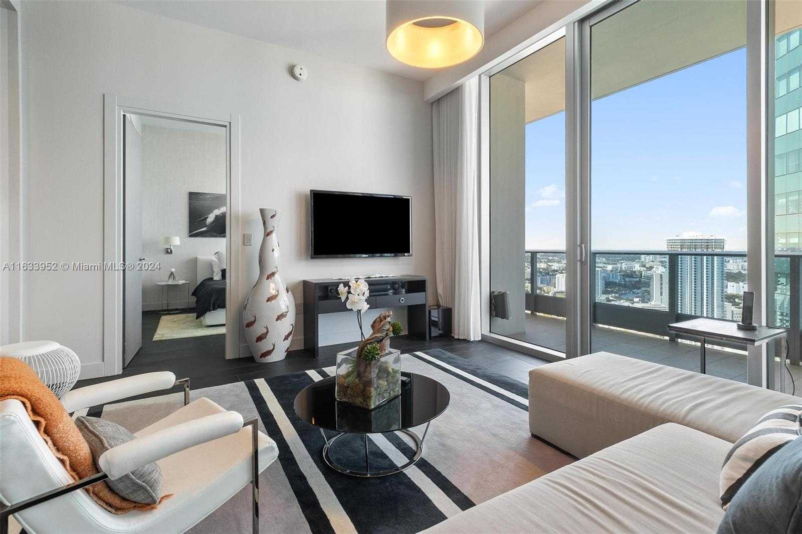 Small Image of 200 BISCAYNE BOULEVARD WAY #5211, Miami Number 10