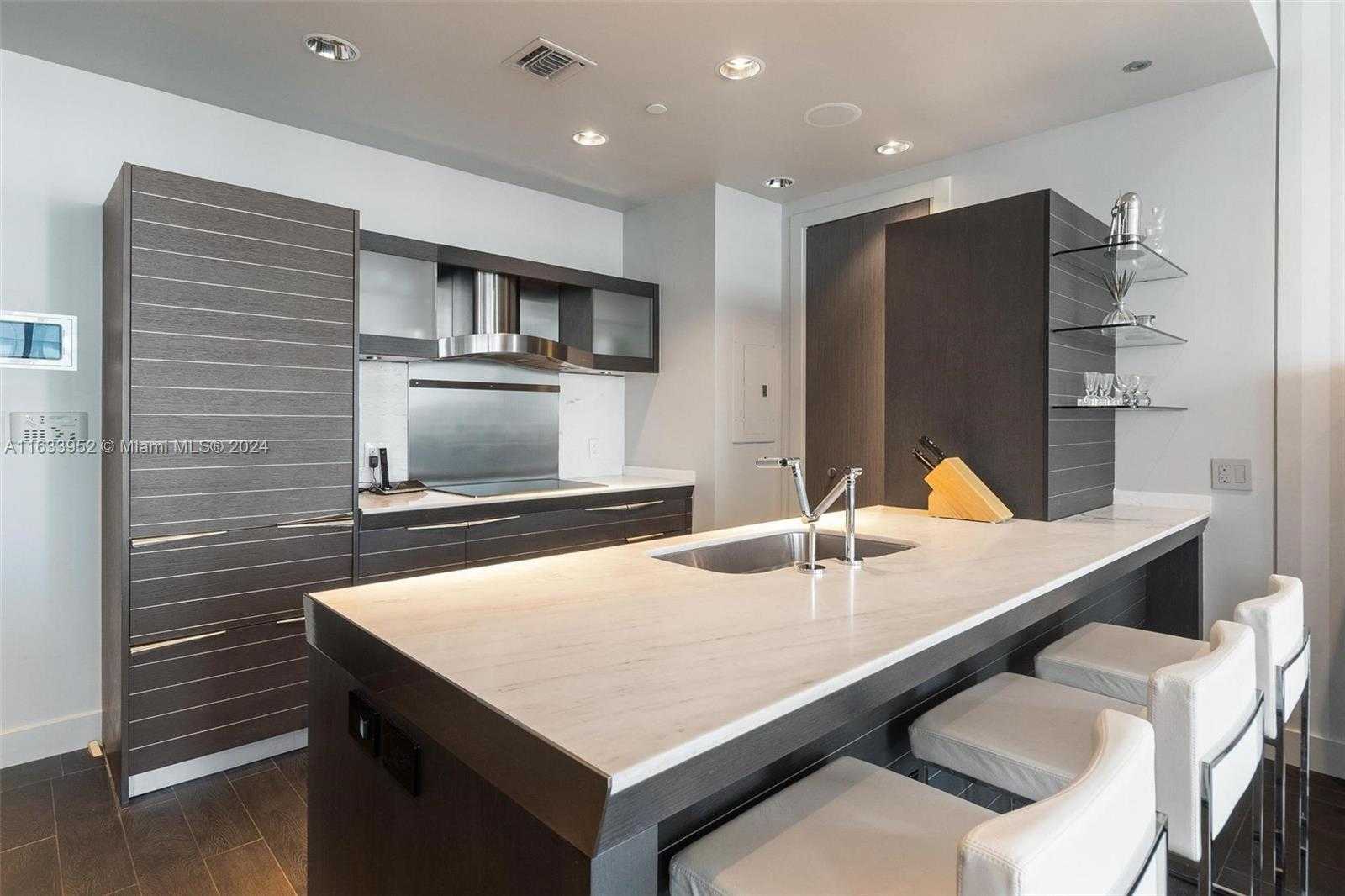 Small Image of 200 BISCAYNE BOULEVARD WAY #5211, Miami Number 14