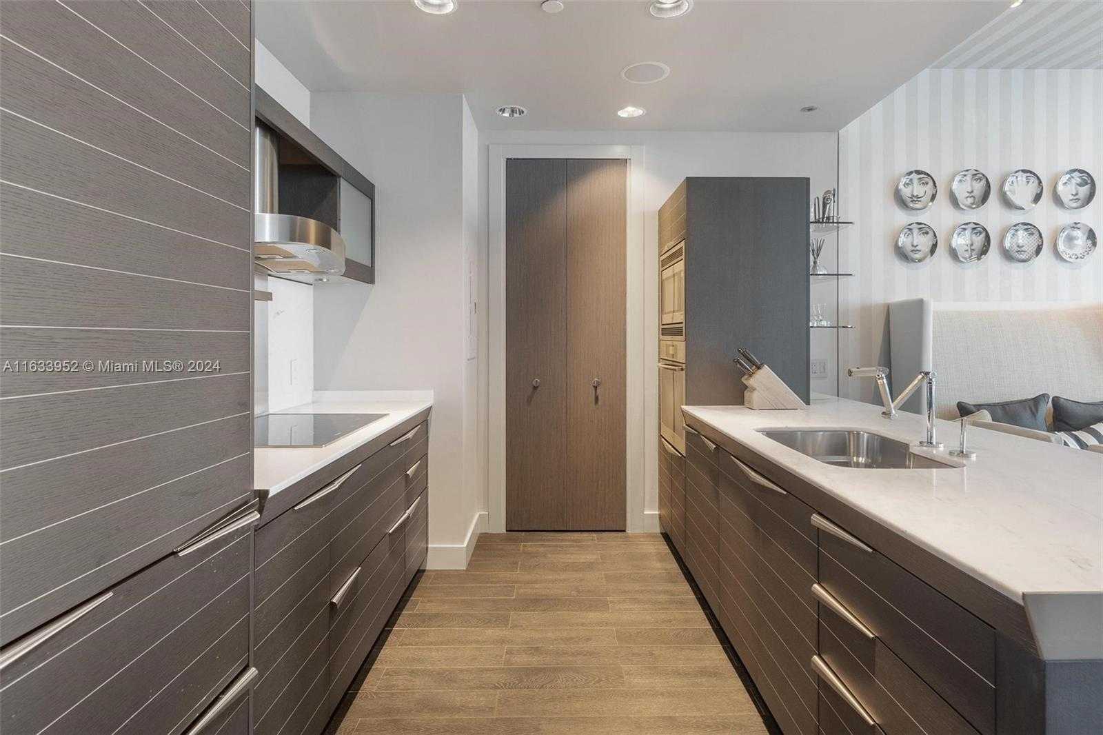 Small Image of 200 BISCAYNE BOULEVARD WAY #5211, Miami Number 15