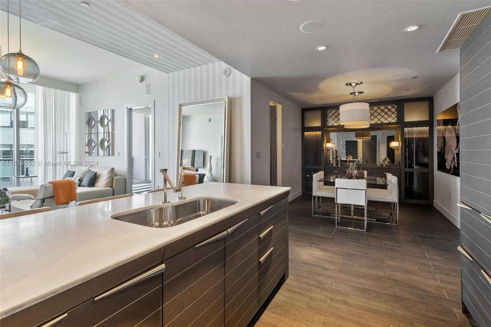 Small Image of 200 BISCAYNE BOULEVARD WAY #5211, Miami Number 16