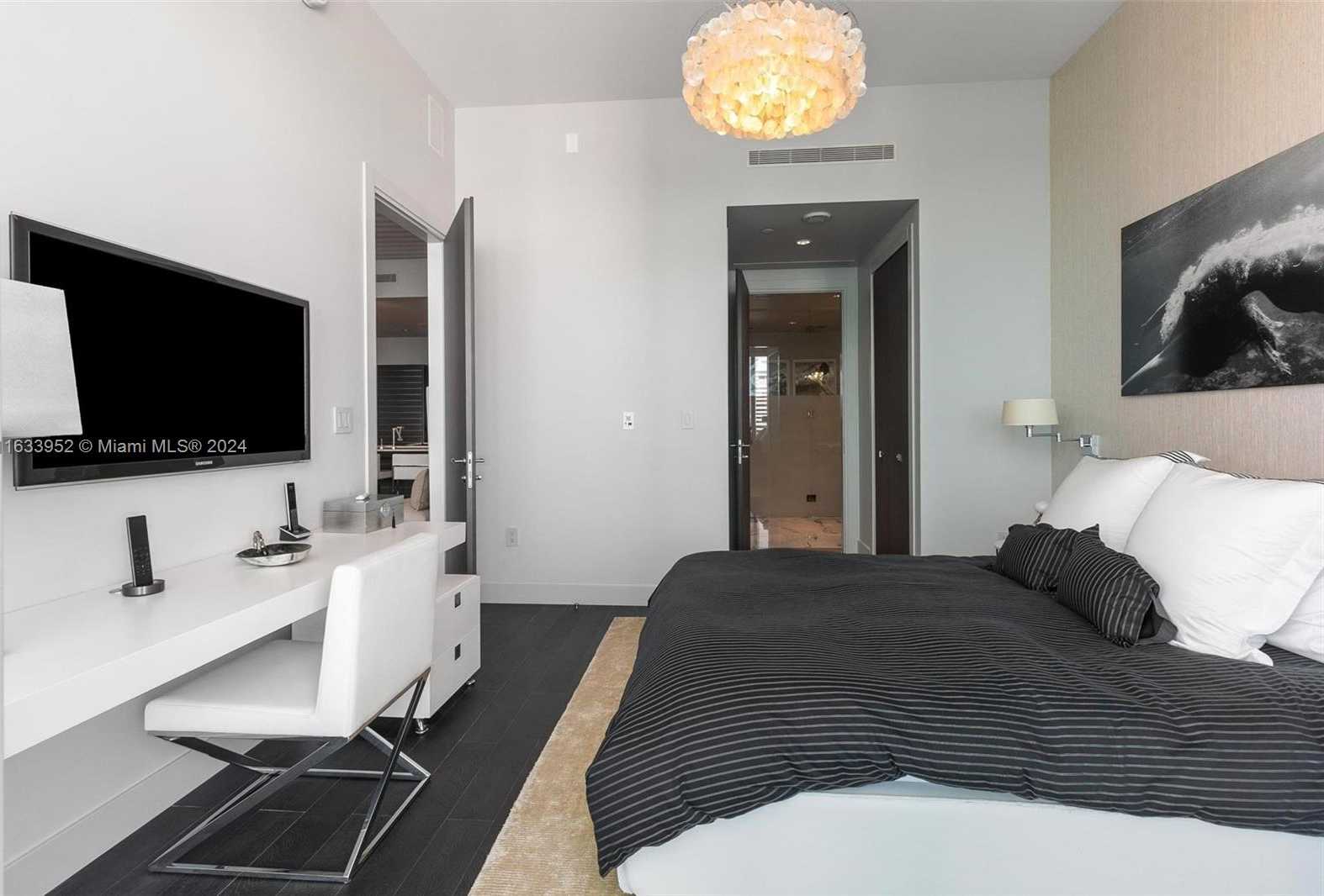 Small Image of 200 BISCAYNE BOULEVARD WAY #5211, Miami Number 18