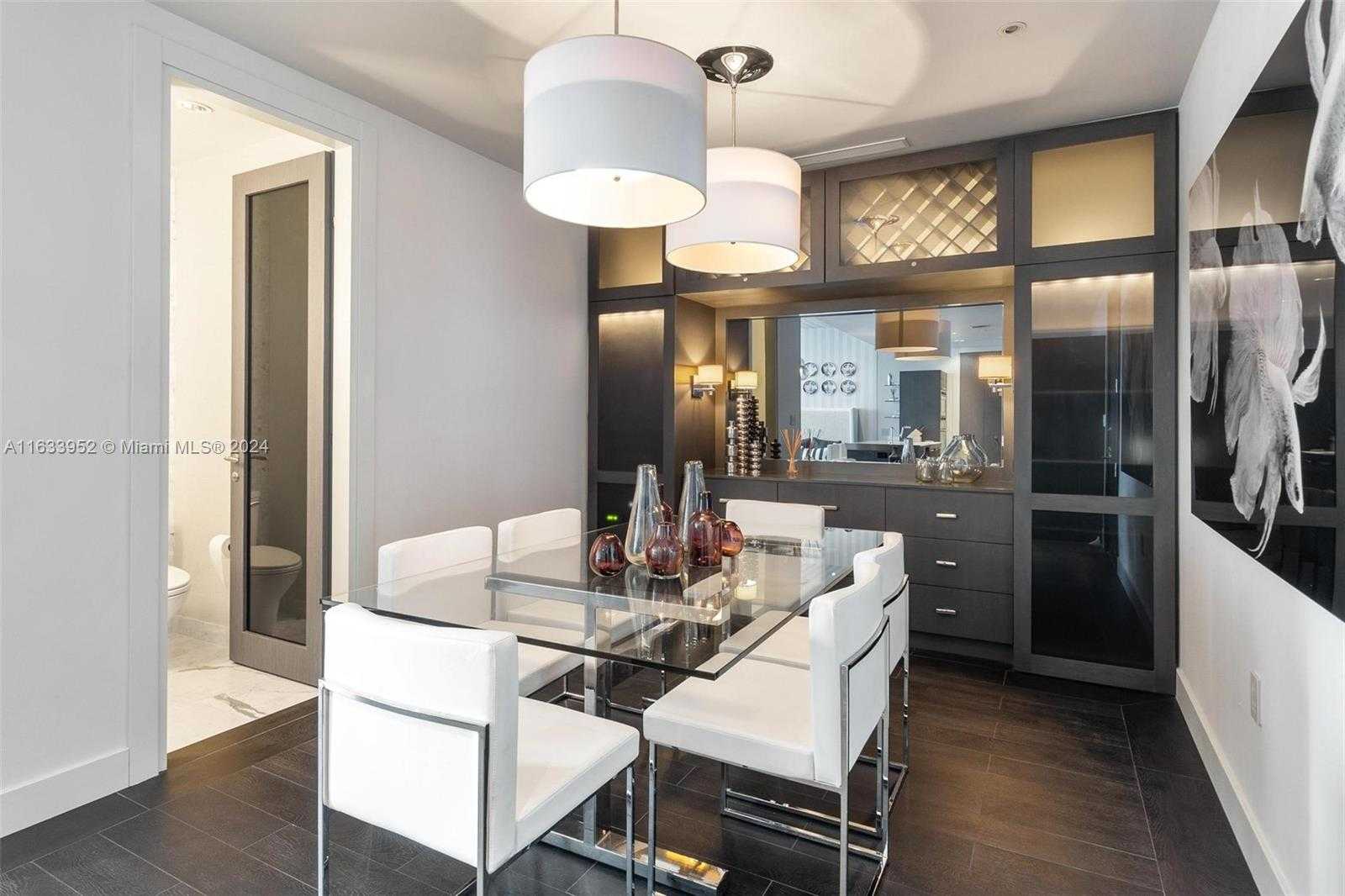 Small Image of 200 BISCAYNE BOULEVARD WAY #5211, Miami Number 2