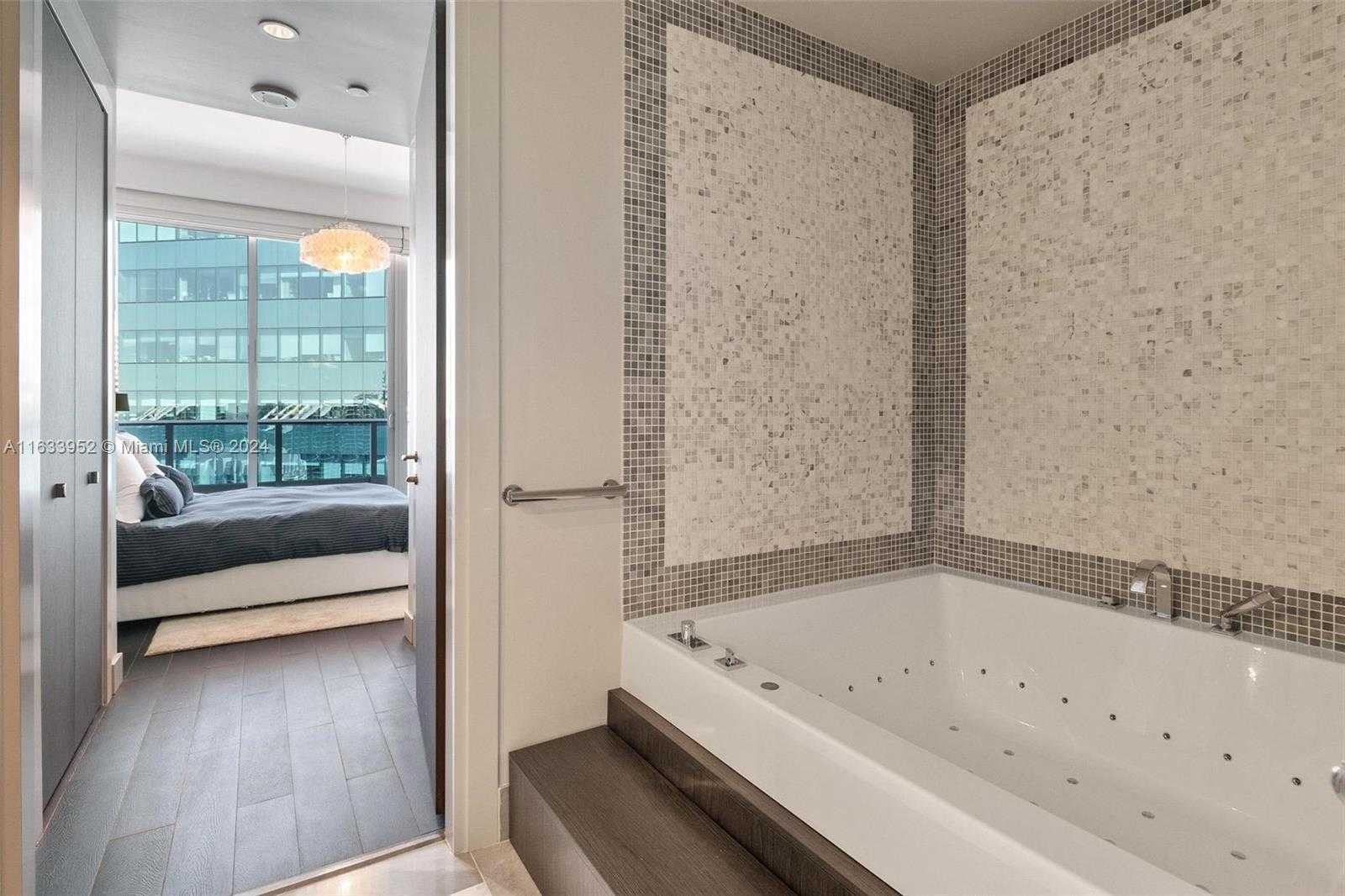 Small Image of 200 BISCAYNE BOULEVARD WAY #5211, Miami Number 23