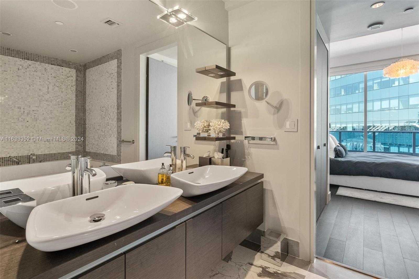 Small Image of 200 BISCAYNE BOULEVARD WAY #5211, Miami Number 24