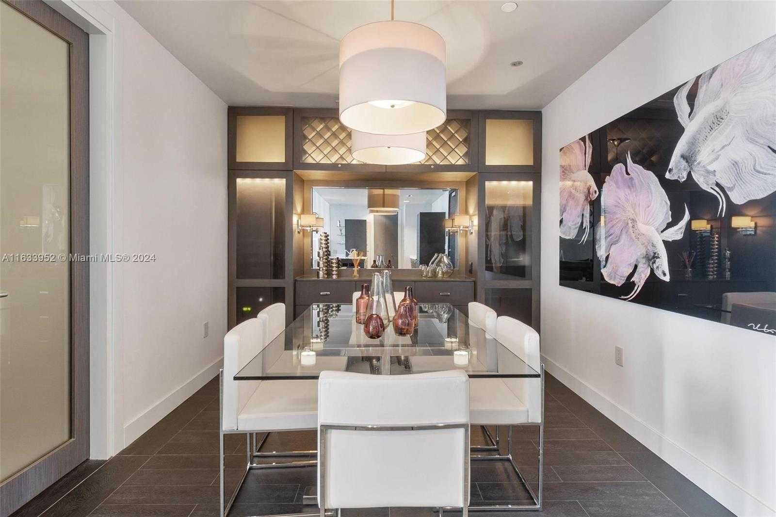 Small Image of 200 BISCAYNE BOULEVARD WAY #5211, Miami Number 3