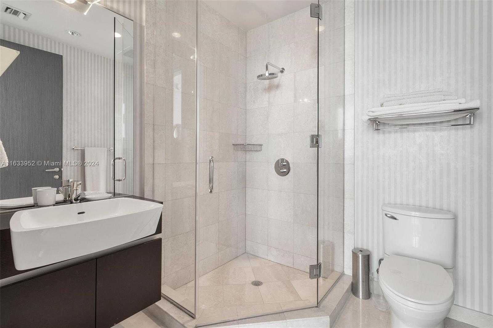 Small Image of 200 BISCAYNE BOULEVARD WAY #5211, Miami Number 30