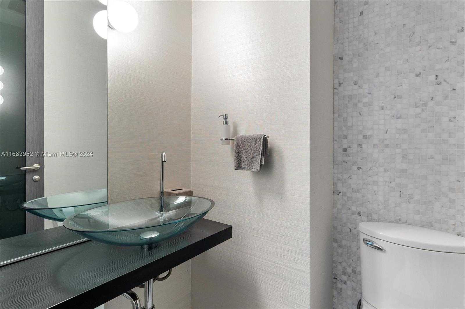Small Image of 200 BISCAYNE BOULEVARD WAY #5211, Miami Number 31