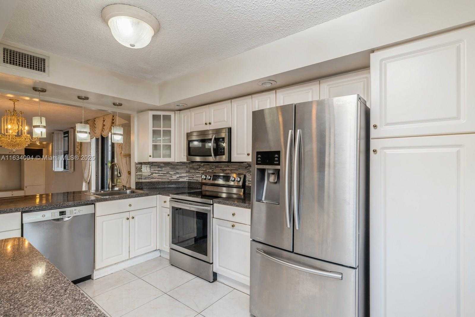 Small Image of 6423 COLLINS AVE #310, Miami Beach Number 10