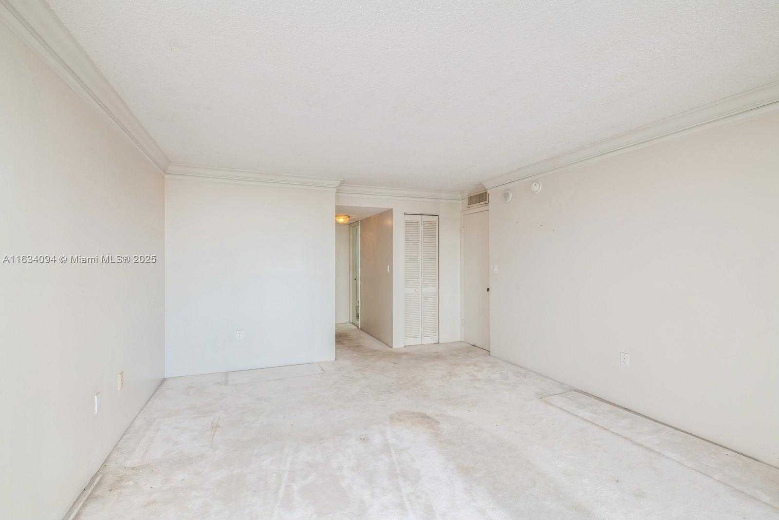 Small Image of 6423 COLLINS AVE #310, Miami Beach Number 15