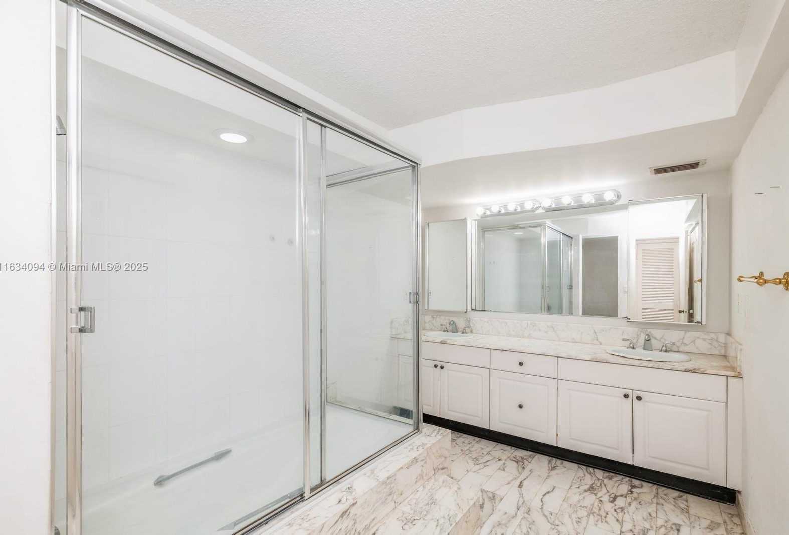 Small Image of 6423 COLLINS AVE #310, Miami Beach Number 16