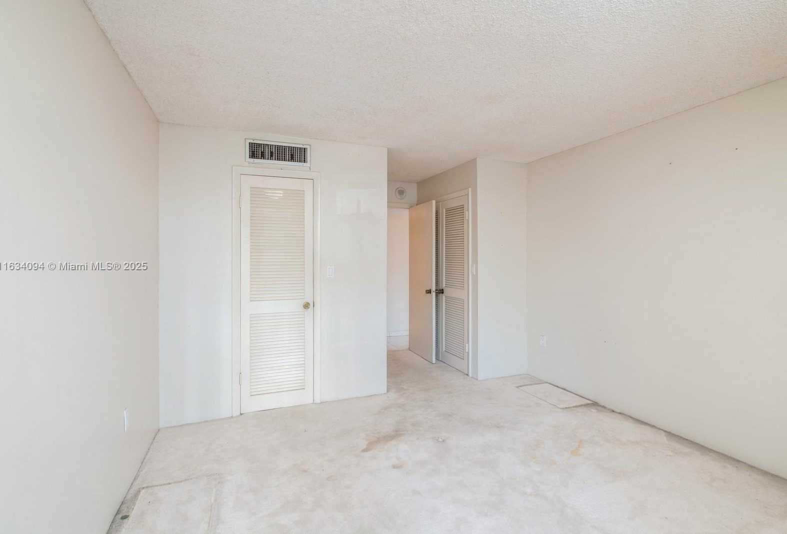Small Image of 6423 COLLINS AVE #310, Miami Beach Number 18