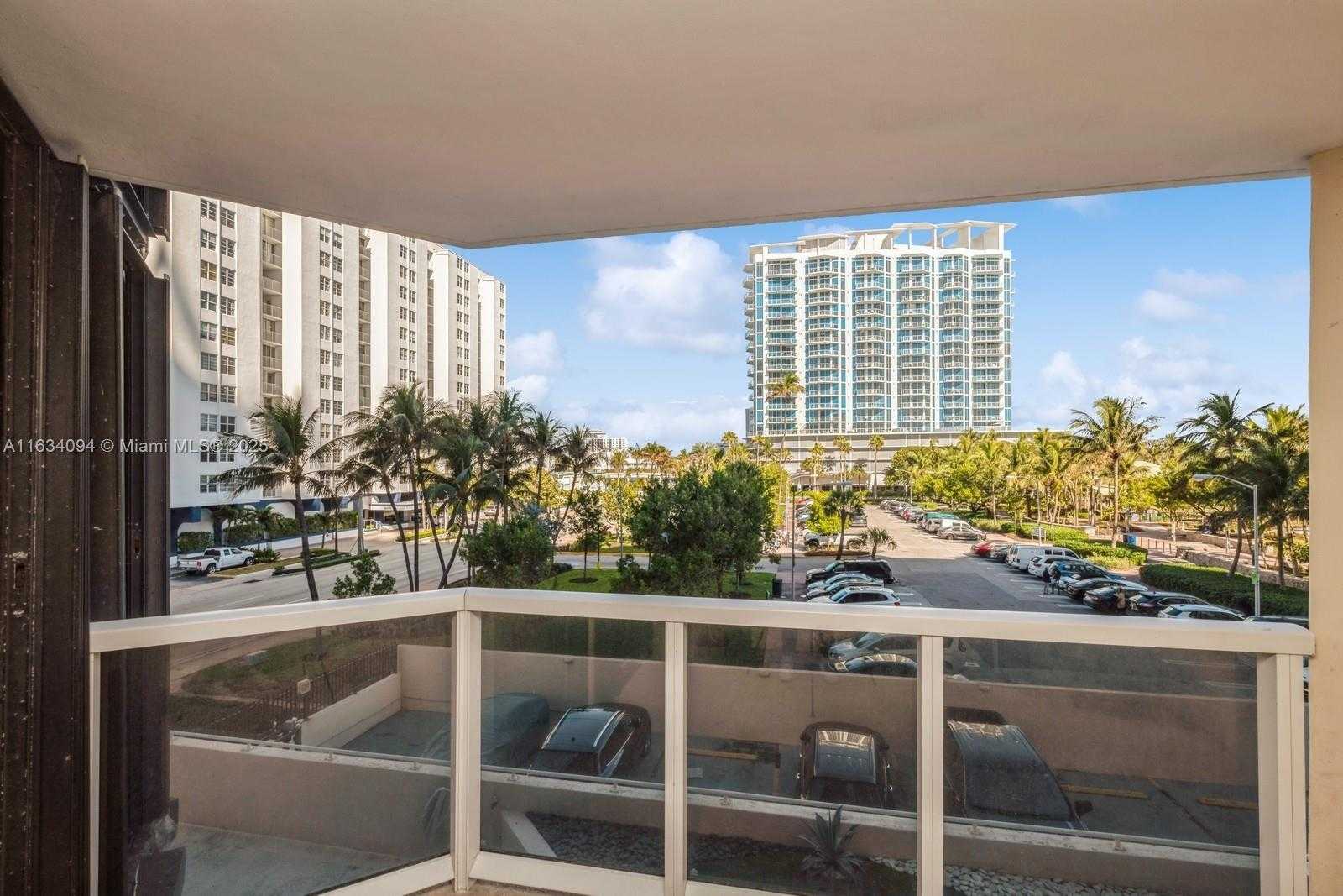 Small Image of 6423 COLLINS AVE #310, Miami Beach Number 20