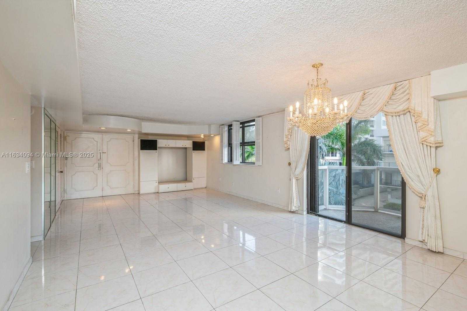 Small Image of 6423 COLLINS AVE #310, Miami Beach Number 5