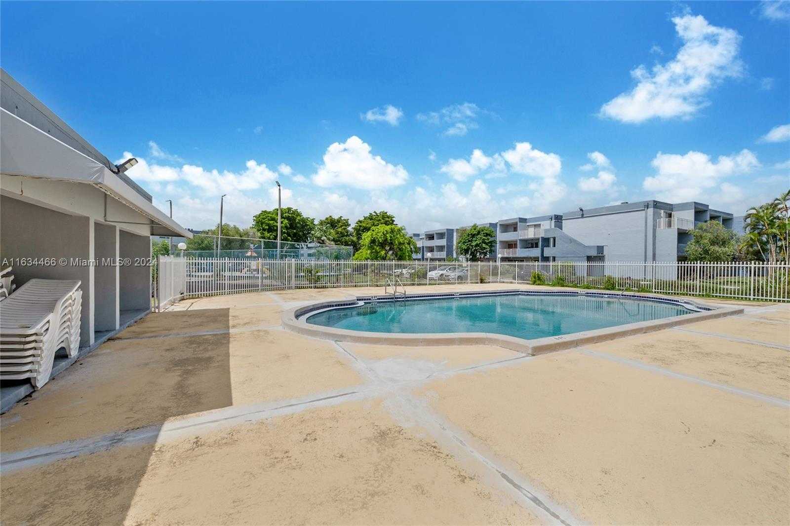 Small Image of 9367 FONTAINEBLEAU BLVD #G115, Miami Number 11