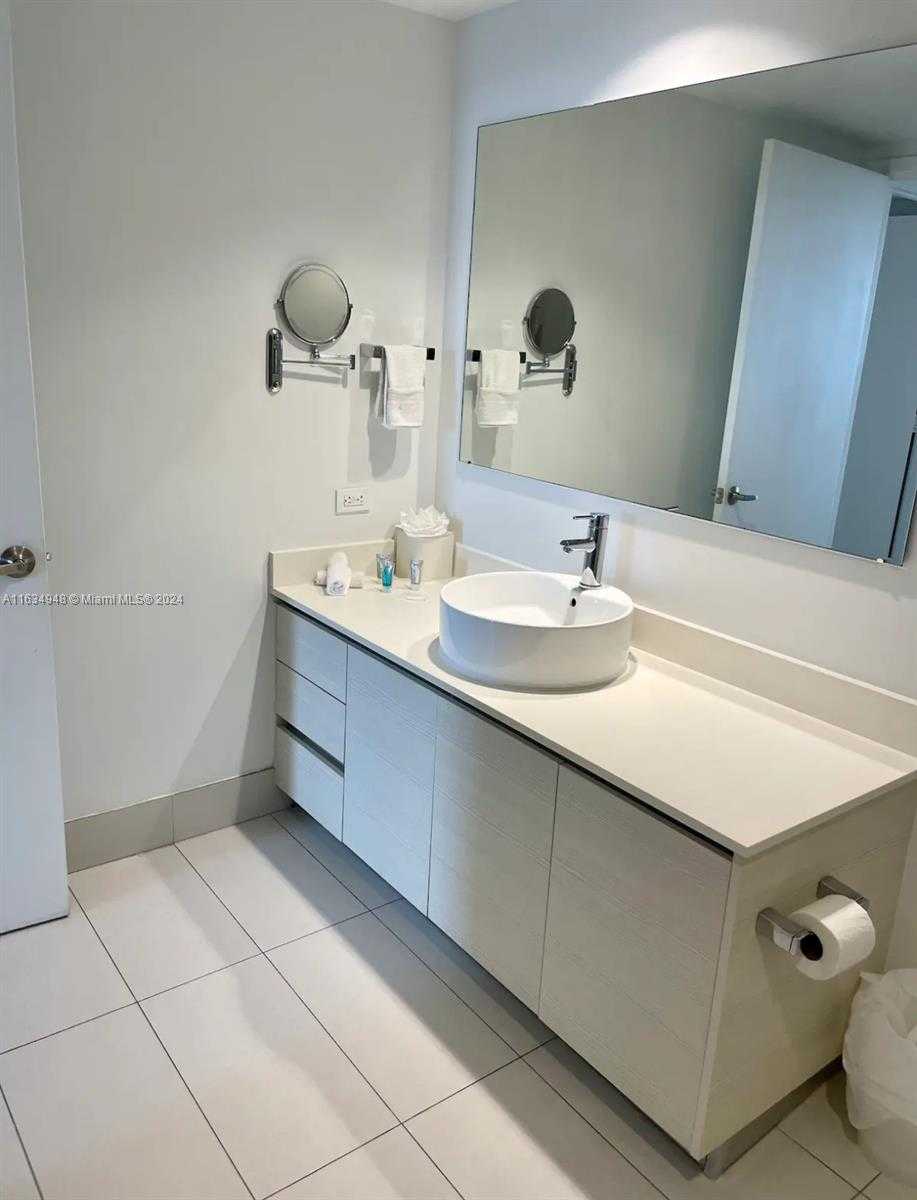 Small Image of 2602 E Hallandale Beach Blvd, Hallandale Beach, FL 33009, USA Number 11