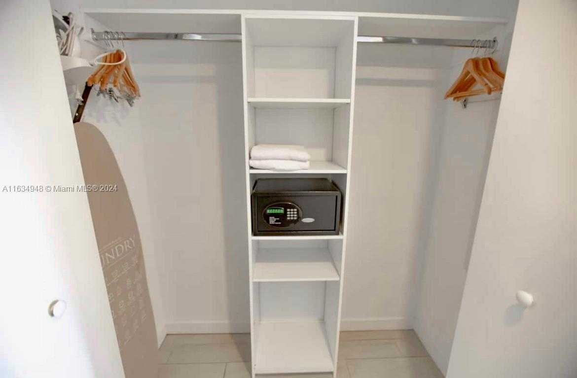Small Image of 2602 E Hallandale Beach Blvd, Hallandale Beach, FL 33009, USA Number 14