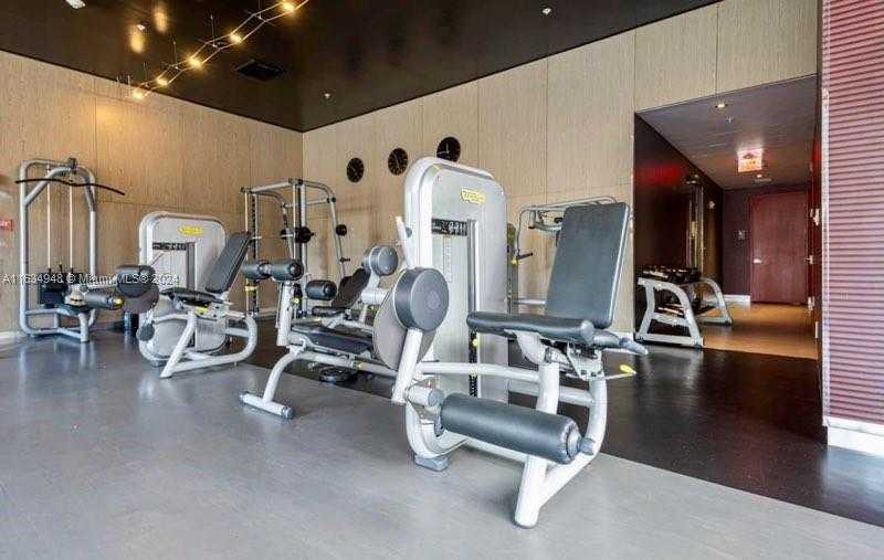 Small Image of 2602 E Hallandale Beach Blvd, Hallandale Beach, FL 33009, USA Number 16