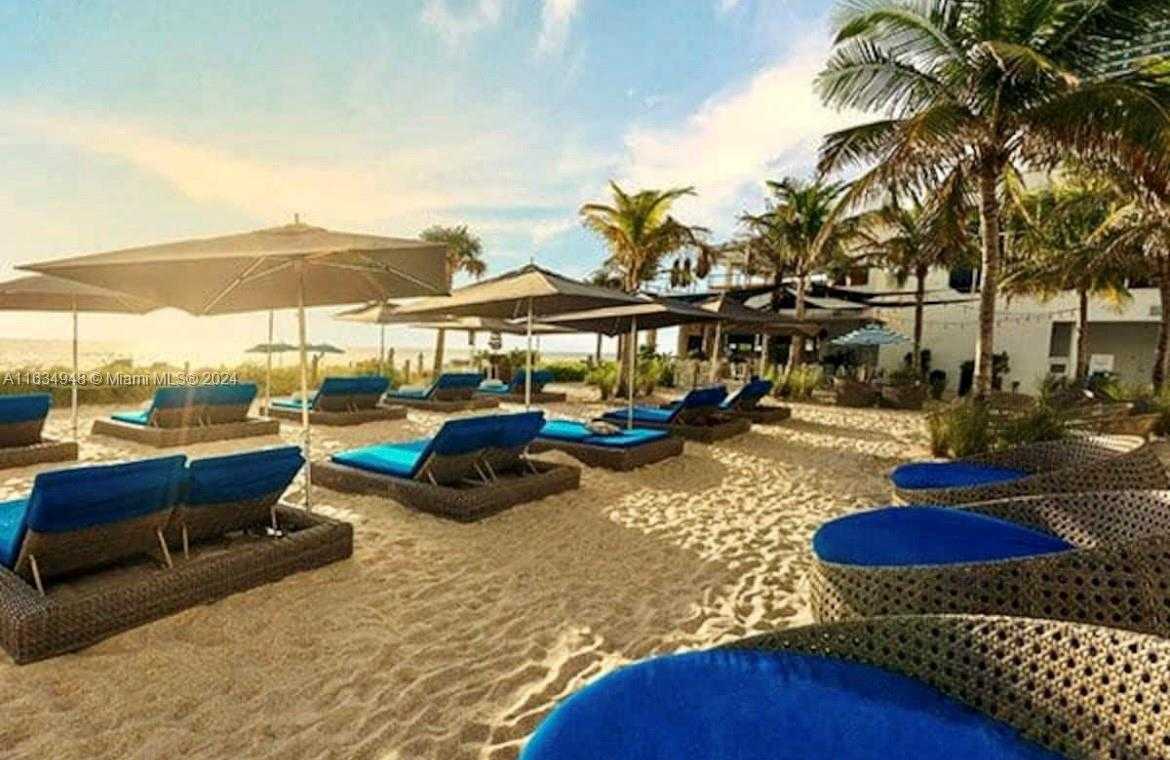 Small Image of 2602 E Hallandale Beach Blvd, Hallandale Beach, FL 33009, USA Number 19