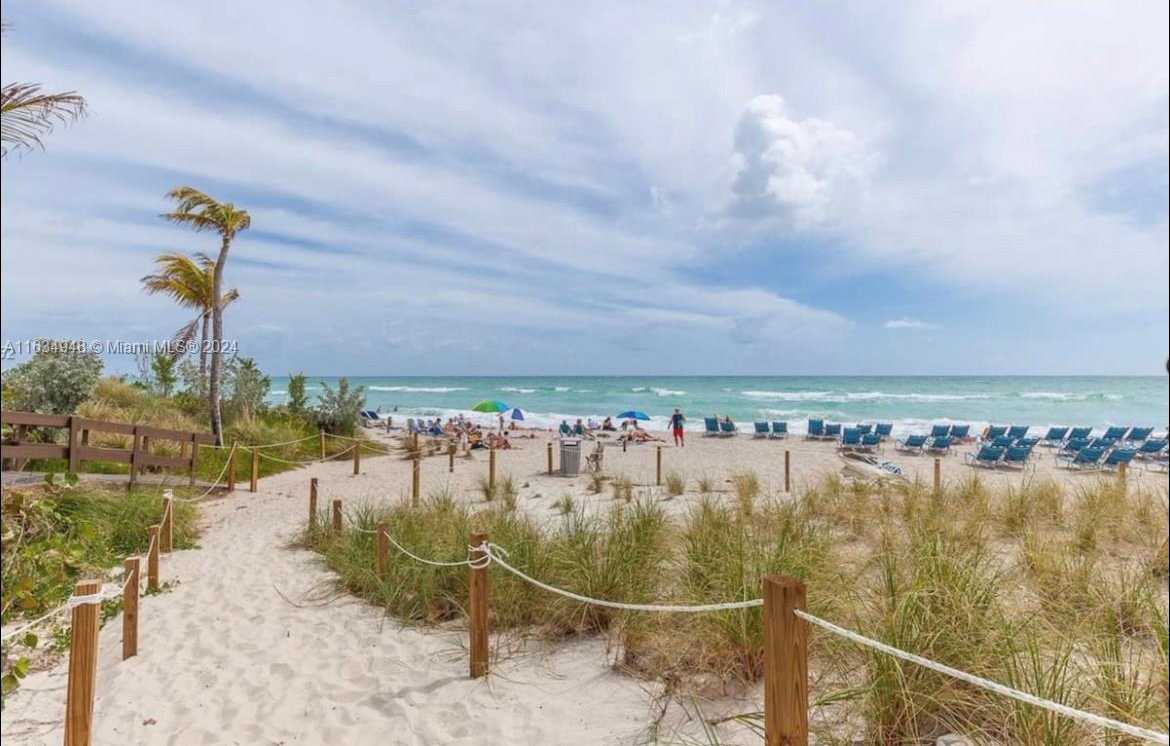 Small Image of 2602 E Hallandale Beach Blvd, Hallandale Beach, FL 33009, USA Number 23