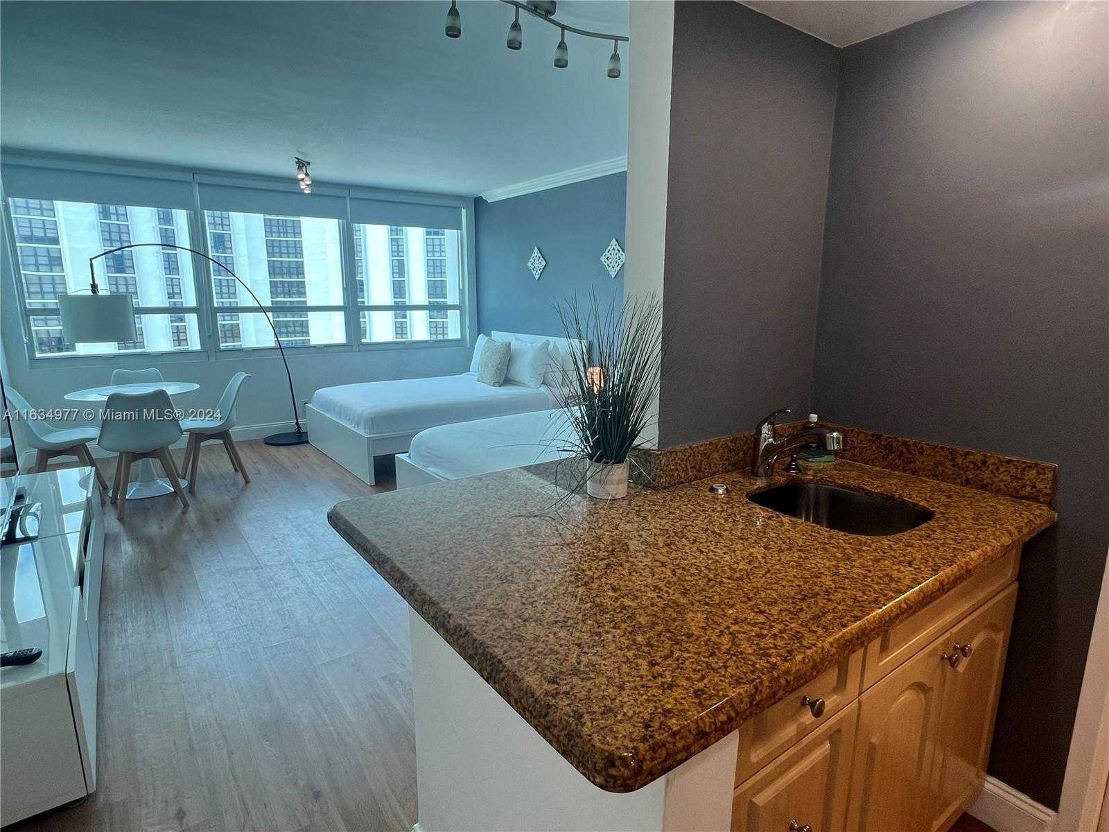 Small Image of 5445 COLLINS AVE #1607, Miami Beach Number 10