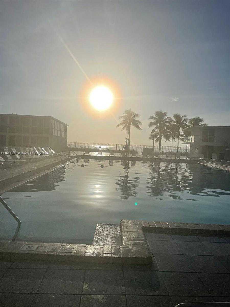 Small Image of 5445 COLLINS AVE #1607, Miami Beach Number 14