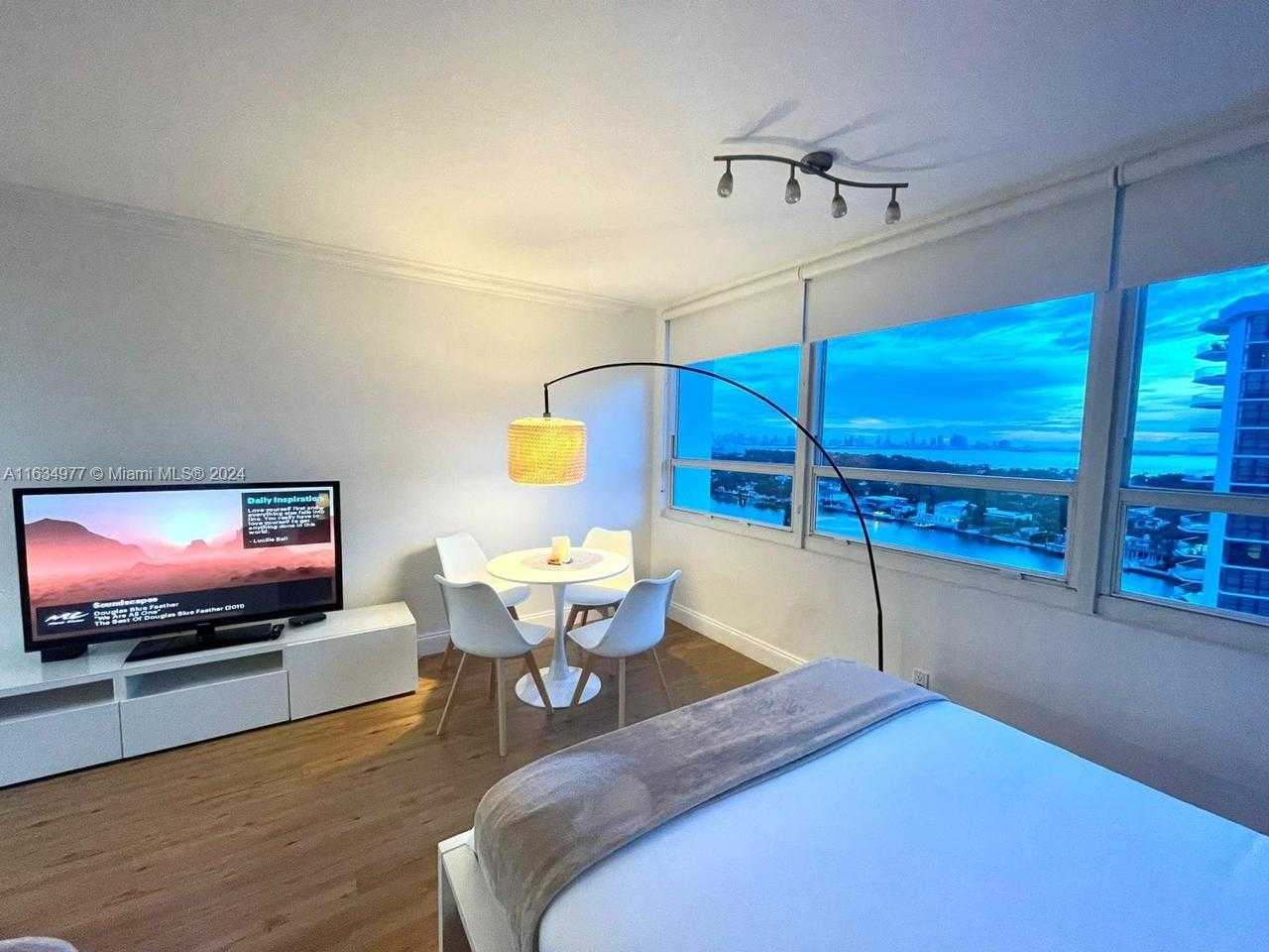 Small Image of 5445 COLLINS AVE #1607, Miami Beach Number 2