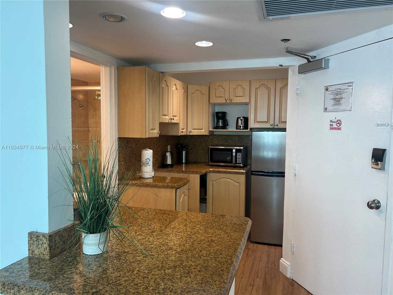 Small Image of 5445 COLLINS AVE #1607, Miami Beach Number 9