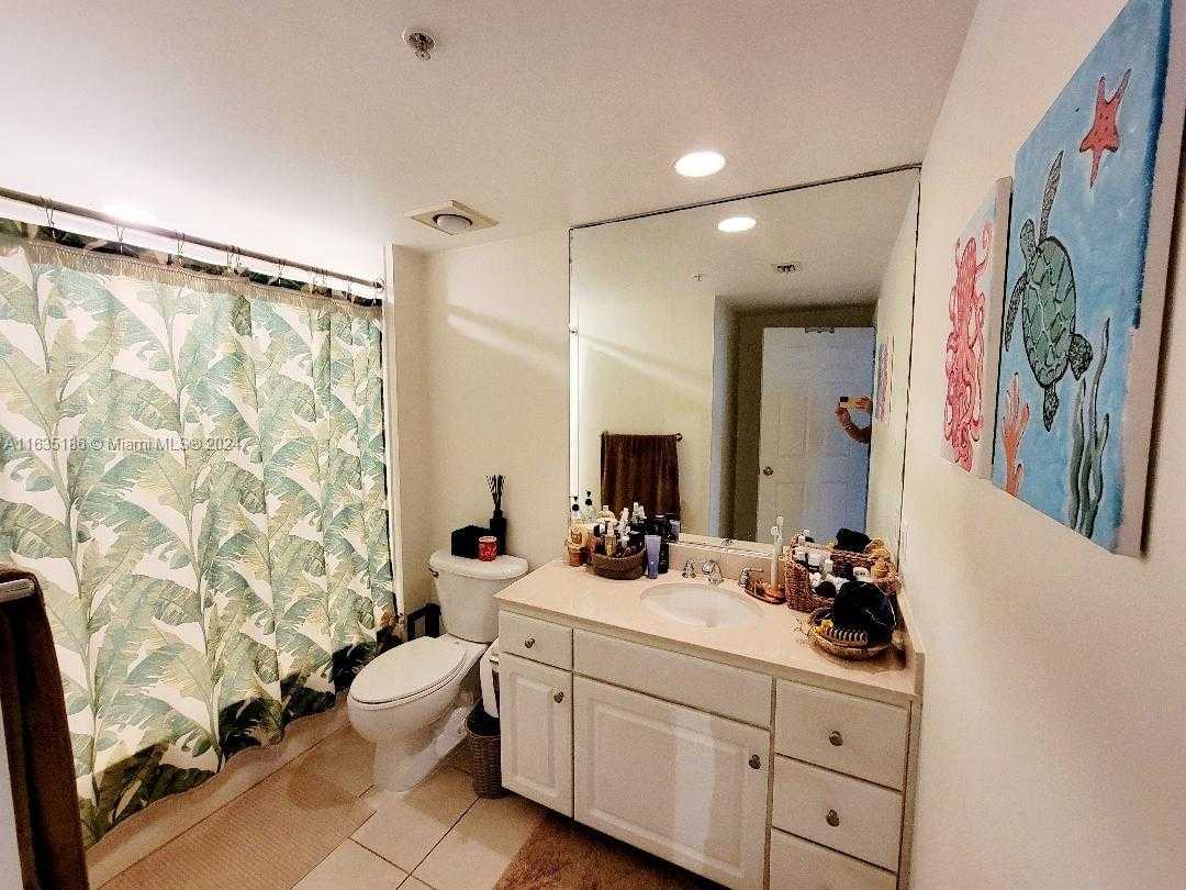 Small Image of 2000 NORTH BAYSHORE DR #226, Miami Number 6