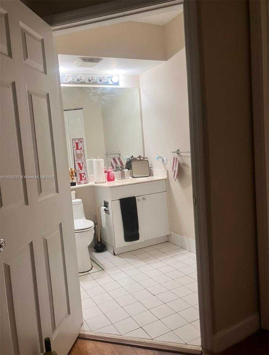 Small Image of 17145 NORTH BAY RD #4108, Sunny Isles Beach Number 35