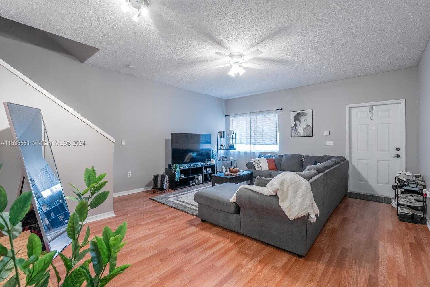Small Image of 2203 SE 23rd Terrace, Homestead, FL 33035, USA Number 4