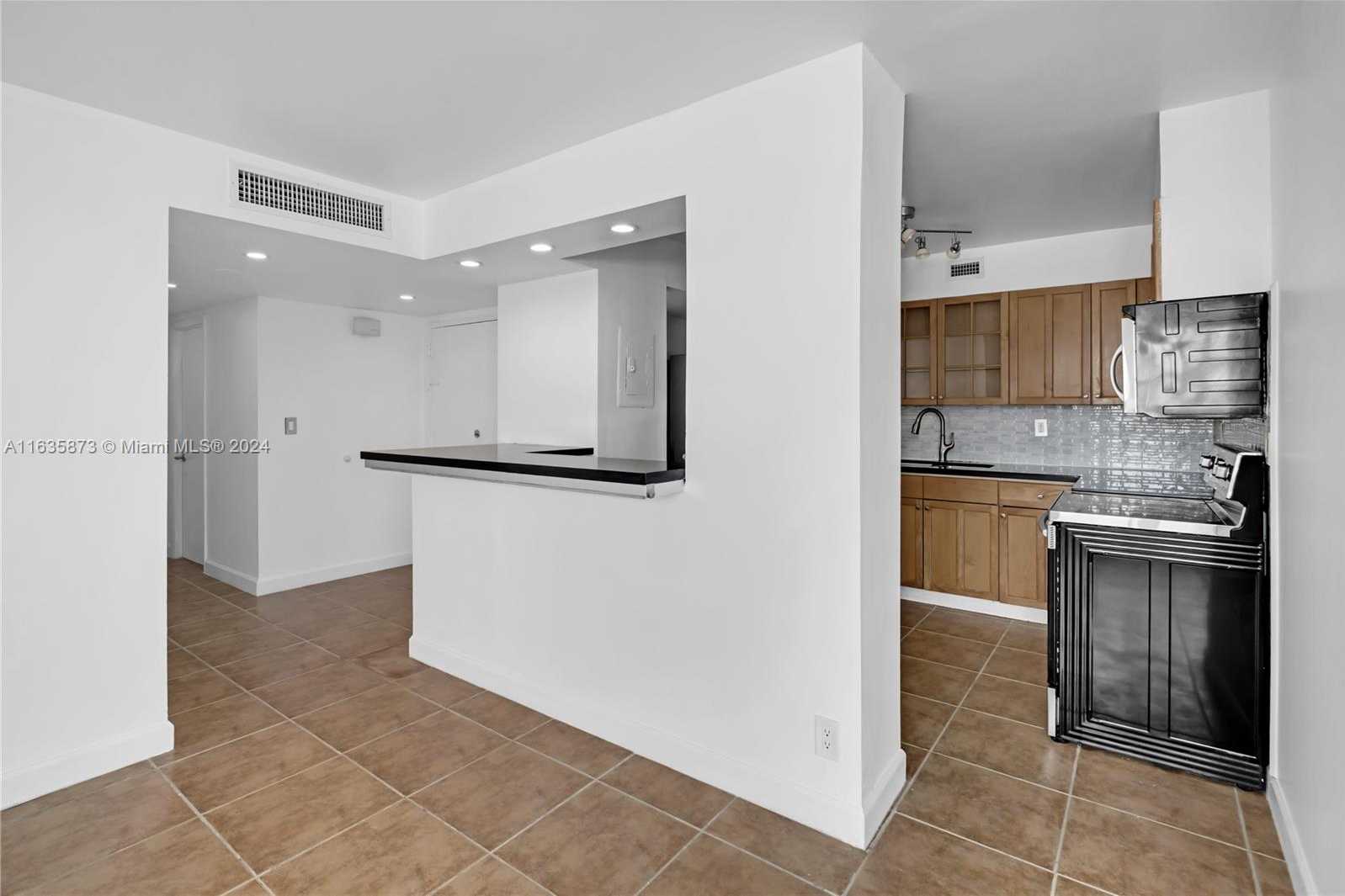 Small Image of 10101 EAST BAY HARBOR DR #608, Bay Harbor Islands Number 19