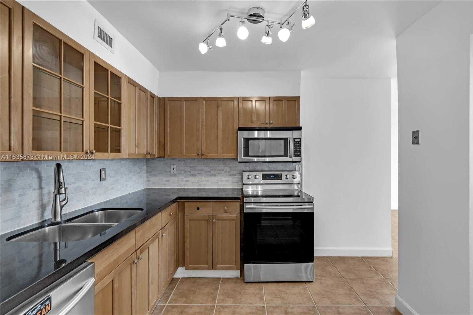 Small Image of 10101 EAST BAY HARBOR DR #608, Bay Harbor Islands Number 20